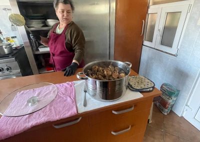 pranz comunitar onesti 16 .11.2024 FB metropolitan logo pranz asociatia copii pentru viitor comunitate voluntari volubntariat doneaza 3