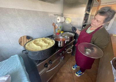 pranz comunitar onesti 16 .11.2024 FB metropolitan logo pranz asociatia copii pentru viitor comunitate voluntari volubntariat doneaza 4