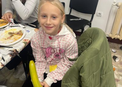 pranz comunitar onesti 16 .11.2024 FB metropolitan logo pranz asociatia copii pentru viitor comunitate voluntari volubntariat doneaza 6