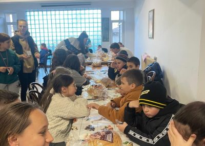 pranz comunitar onesti 16 .11.2024 FB metropolitan logo pranz asociatia copii pentru viitor comunitate voluntari volubntariat doneaza 5