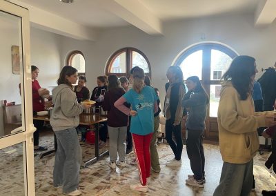 pranz comunitar onesti 16 .11.2024 FB metropolitan logo pranz asociatia copii pentru viitor comunitate voluntari volubntariat doneaza 2