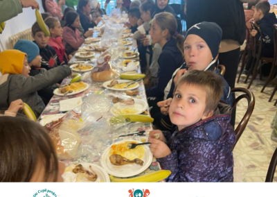 pranz comunitar onesti 16 .11.2024 FB metropolitan logo pranz asociatia copii pentru viitor comunitate voluntari volubntariat doneaza