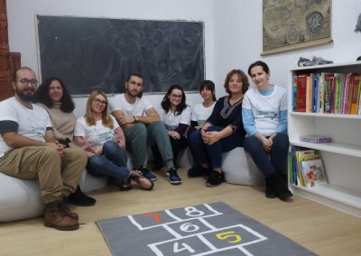 Pranz comunitar Puieni Giurgiu 28 noiembrie 2024 acpvb asociatia copii pentru viitor voluntari metropolitan life gustare gradinita sala de lectura clasa mobilier materiale didactice donatie csr ong voluntar voluntari comunitate