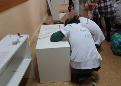 Pranz comunitar Puieni Giurgiu 28 noiembrie 2024 acpvb asociatia copii pentru viitor voluntari metropolitan life gustare gradinita sala de lectura clasa mobilier materiale didactice donatie csr ong voluntar voluntari comunitate