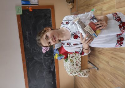 Pranz comunitar Puieni Giurgiu 28 noiembrie 2024 acpvb asociatia copii pentru viitor voluntari metropolitan life gustare gradinita sala de lectura clasa mobilier materiale didactice donatie csr ong voluntar voluntari comunitate