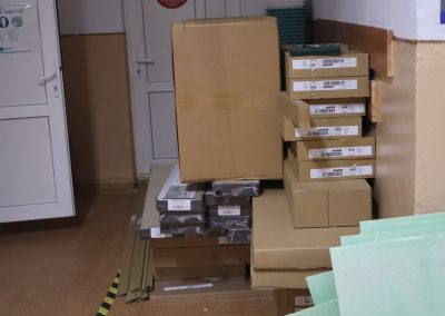 Pranz comunitar Puieni Giurgiu 28 noiembrie 2024 acpvb asociatia copii pentru viitor voluntari metropolitan life gustare gradinita sala de lectura clasa mobilier materiale didactice donatie csr ong voluntar voluntari comunitate