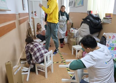 Pranz comunitar Puieni Giurgiu 28 noiembrie 2024 acpvb asociatia copii pentru viitor voluntari metropolitan life gustare gradinita sala de lectura clasa mobilier materiale didactice donatie csr ong voluntar voluntari comunitate
