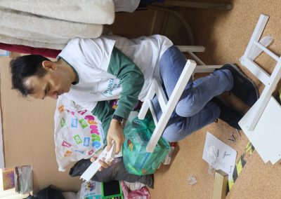 Pranz comunitar Puieni Giurgiu 28 noiembrie 2024 acpvb asociatia copii pentru viitor voluntari metropolitan life gustare gradinita sala de lectura clasa mobilier materiale didactice donatie csr ong voluntar voluntari comunitate