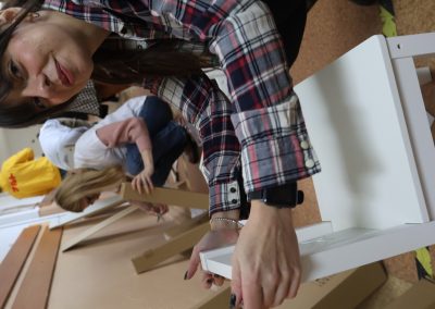 Pranz comunitar Puieni Giurgiu 28 noiembrie 2024 acpvb asociatia copii pentru viitor voluntari metropolitan life gustare gradinita sala de lectura clasa mobilier materiale didactice donatie csr ong voluntar voluntari comunitate